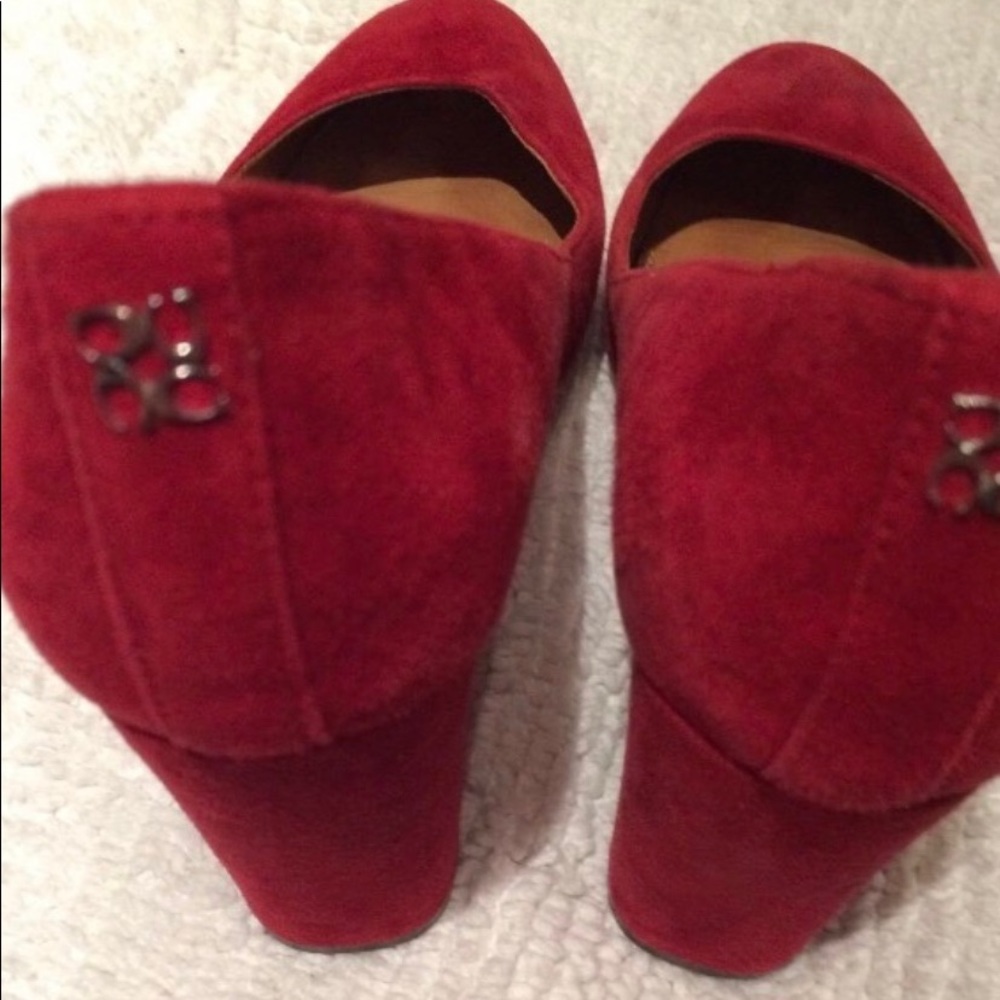 RED SUEDE COACH HEELS. SIZE 7.5!GOOD CONDITION!